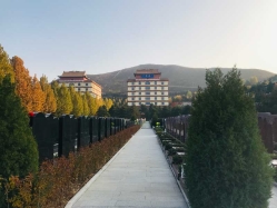 点击查看源图 灵山宝塔陵园图片环境实拍图