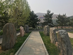 点击查看源图 灵山宝塔陵园图片环境实拍图
