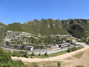 桃峰陵园的自然与人文融合之旅