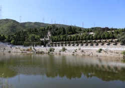 万福华侨陵园环境图