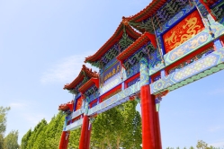 点击查看源图 灵山宝塔陵园图片环境实拍图