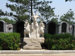 点击查看源图 灵山宝塔陵园图片环境实拍图