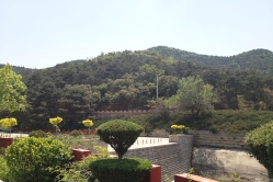 德陵公墓环境图