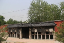 点击查看源图 皇家龙山陵园环境实拍