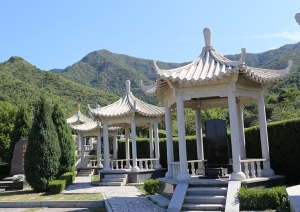 天山陵园